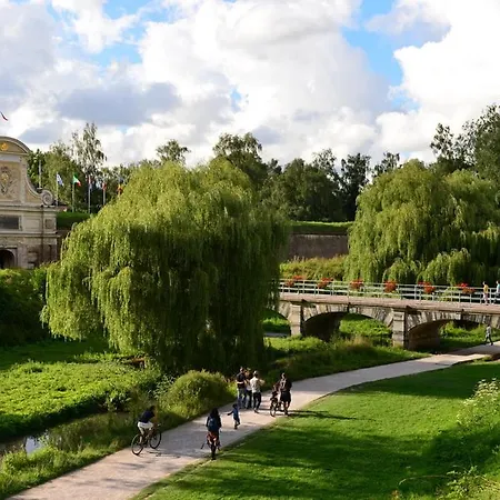 Villa Maison A L'oree Du Bois Citadelle De Lille Avec Terrasse En Plein Sud Proche De Toutes Commodites A La Porte De Lille *